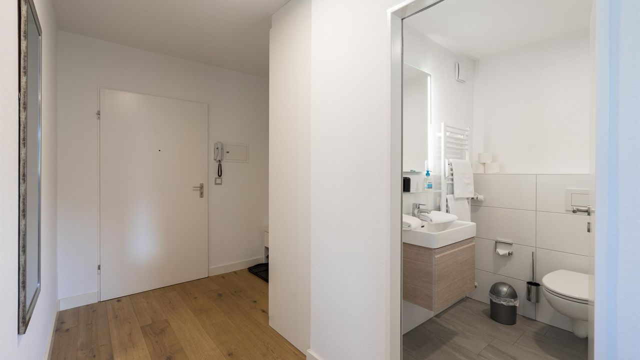 Flur und Bad Flur und Bad